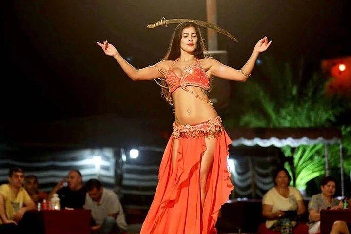 Ultimate Red Dunes Safari with BBQ Dinner and Shows