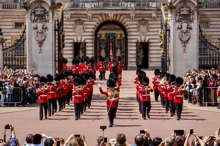 London Essential 2 hour introductory Walking Tour With a Londoner