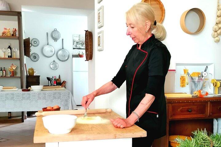 Fettuccine & Ravioli Class in Assisi’s Home-Style Cooking School