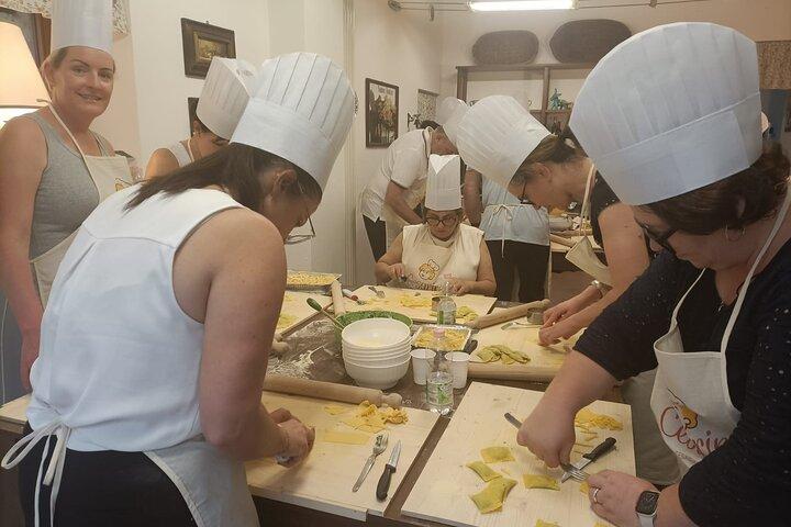 Fettuccine & Ravioli Class in Assisi’s Home-Style Cooking School