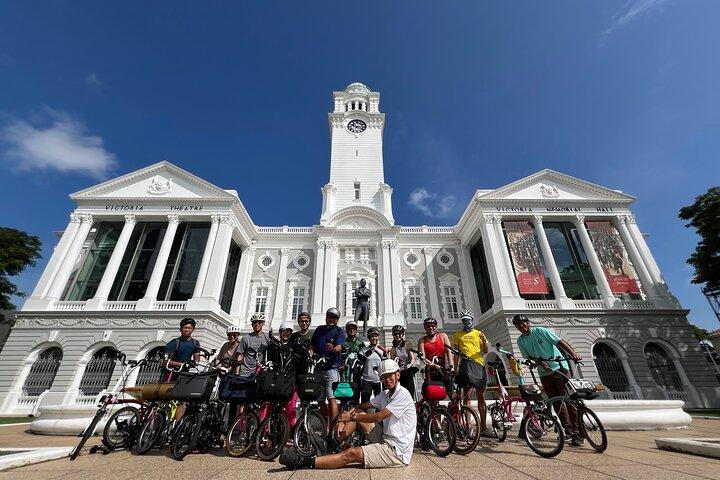 Singapore Cycling Tour - Rail Corridor, Civic District, & Food!