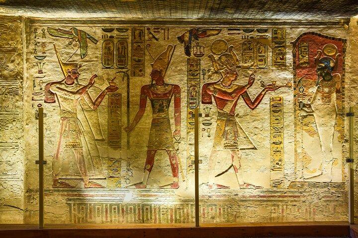 Cairo Trip Pyramids & Egyptian Museum by Bus from Sharm El Sheikh
