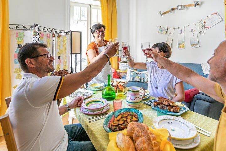 Verona Walking Tour & Traditional Cooking Class with Wine