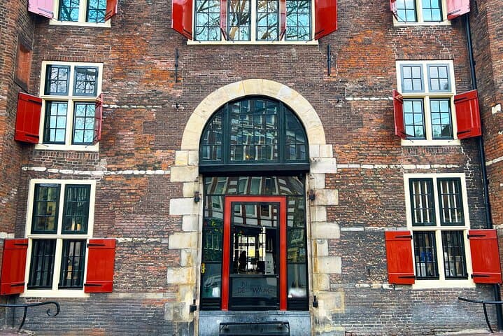 Historical Highlights Walking Tour with private local Dutch guide
