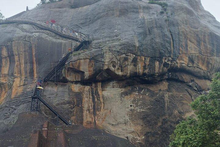 From Colombo Sigiriya and Dambulla Day Trip and Safari