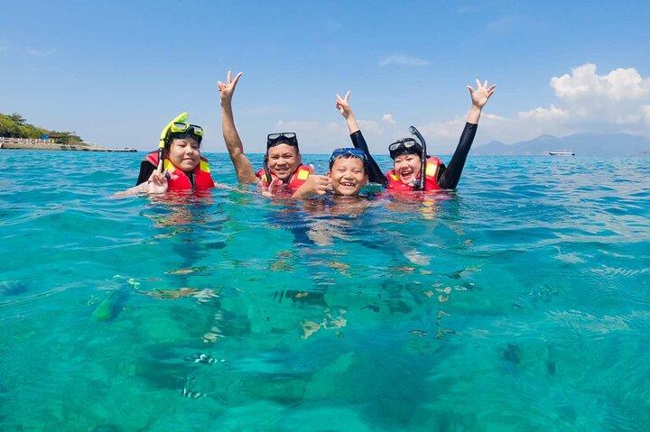 Explore Nha Trang Bay: Snorkeling at Mun Island and Coral Reefs