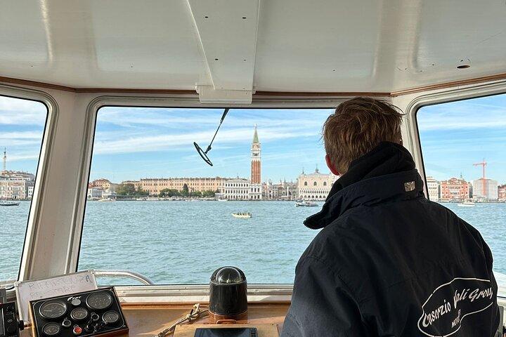 1-hour panoramic tour of Venice by boat