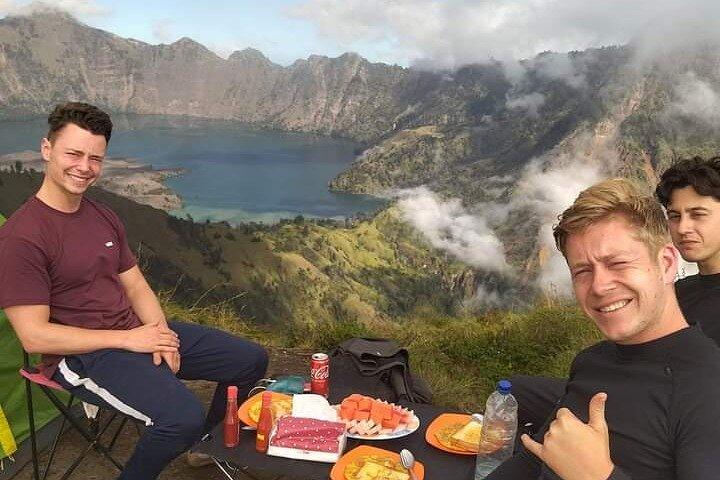 Mount Rinjani Trekking 2 Days 1 Night to Summit