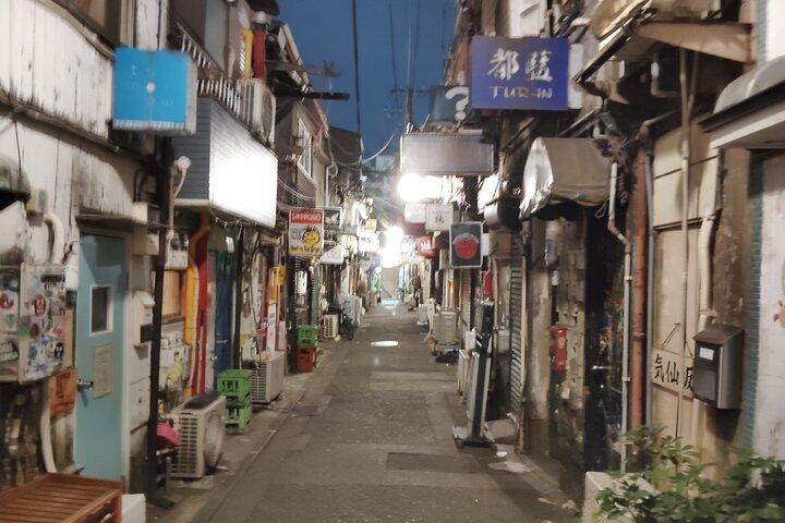 Shinjuku Bar Hopping Tour – Kabukicho & Golden Gai Experience
