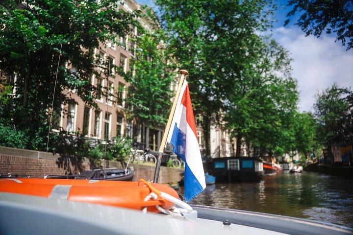 Amsterdam Open Boat Tour with Local Guide