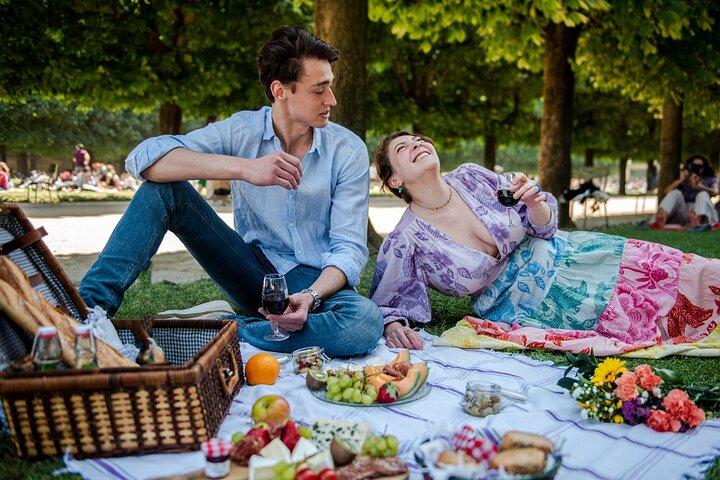 Parisian Romantic Picnic