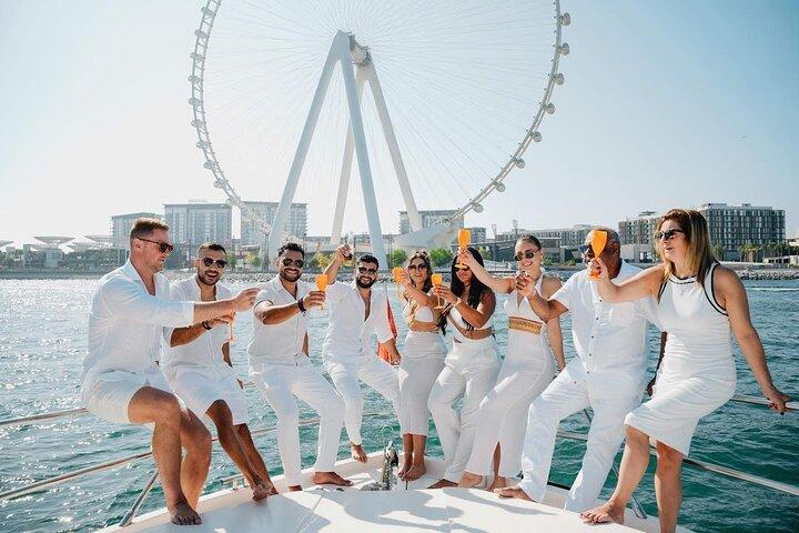 3 Hours Private Luxury Yacht Tour with BBQ, Music and Drinks
