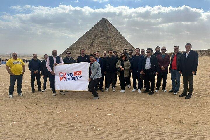 Private Day Tour to Giza Pyramids, Egyptian Museum and Bazaar