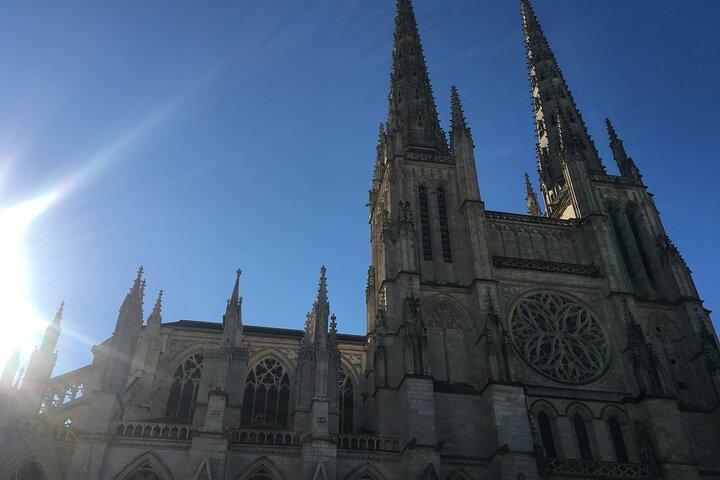 Free Walking Bordeaux Tour ENG + 1 glass of wine (Tip based)