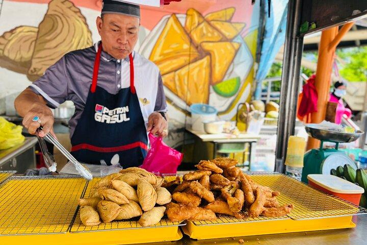 Kuala Lumpur Food Tour with 12+ Authentic Dishes & Local Secrets