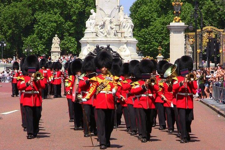 Changing of the Guard & Buckingham Palace Guided Tour Small Group