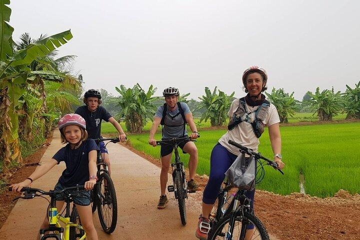 Deluxe Hanoi Tour, Ancient Villages, Pottery Class, Train Street