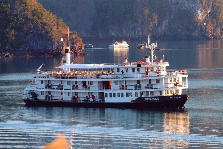 Emeraude Cruise 2 days 1 night Ha Long Bay Tour