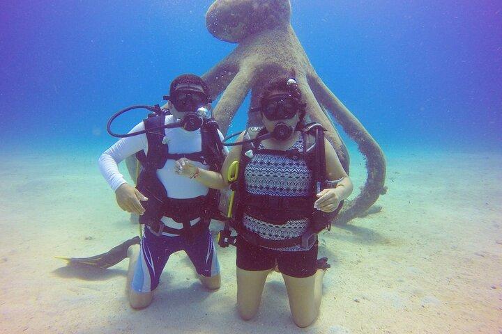 Diving for Beginners among Corals and Statues in San Andres