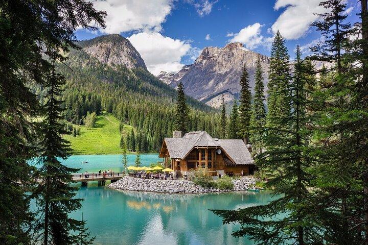 Banff Lake Louise Moraine & Emerald Lake Tour