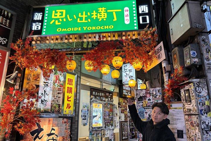 Tokyo: Shinjuku Bar Crawl Tour -3 Drinks & Local foods-