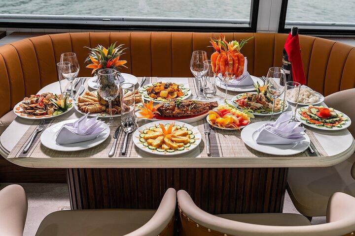 Deluxe Cruise from Hanoi: Halong Bay Tour with Set Menu