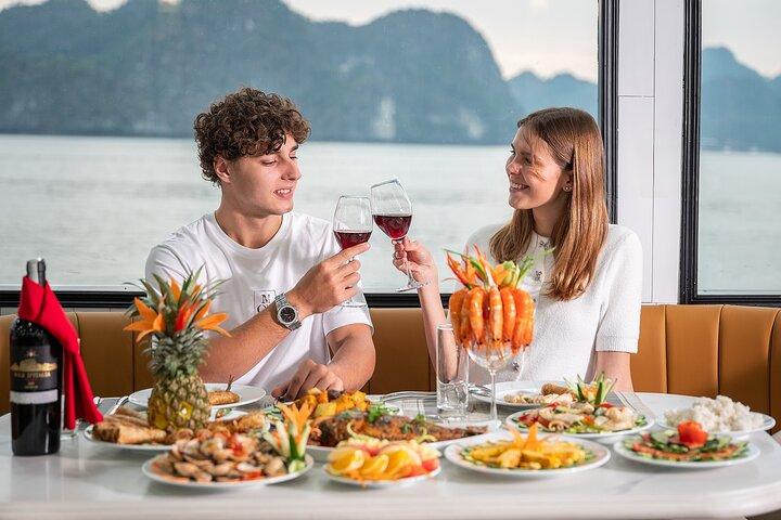 Hanoi to Halong Bay: Deluxe Cruise with Local Food , Kayaking