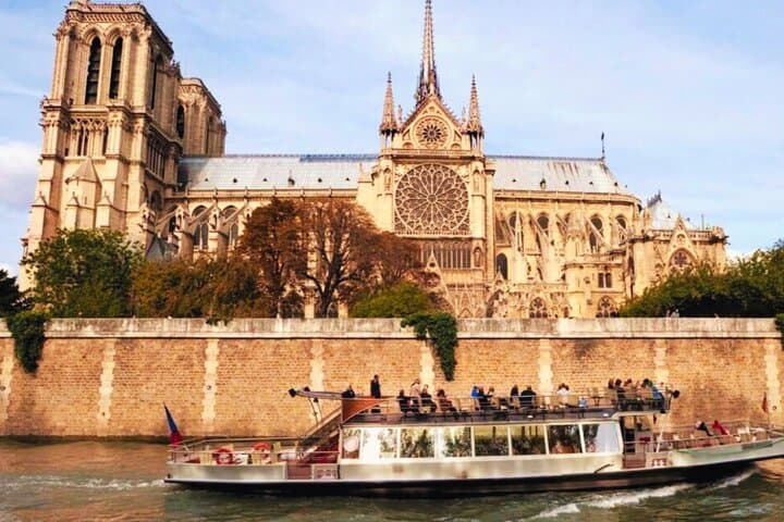 Evening Champagne Cruise from Notre-Dame by Bateaux Parisiens