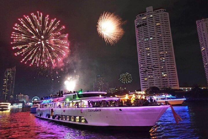 Grand Pearl Dinner Cruise Experience at Bangkok with Pickup