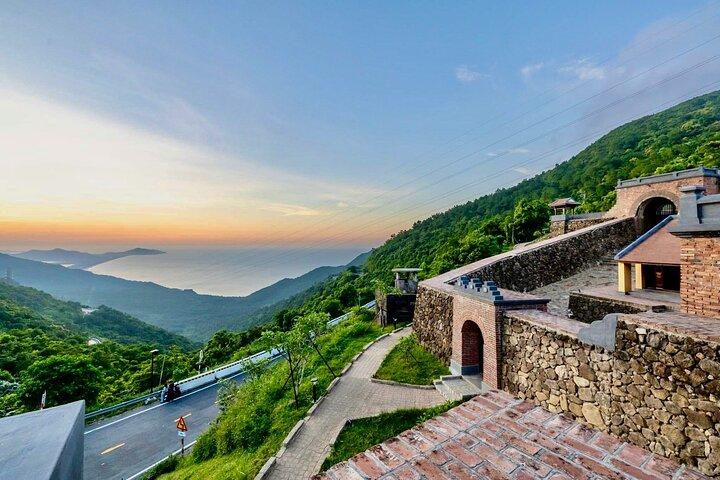 Hue to Hoi An Private Car via Hai Van Pass Scenic Stops