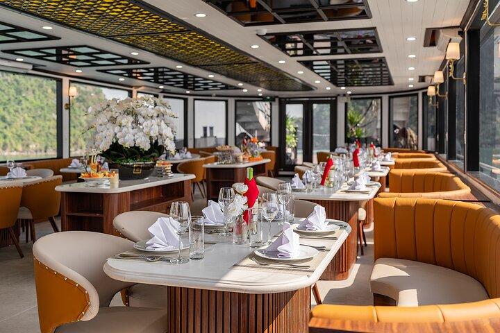Deluxe Cruise from Hanoi: Halong Bay Tour with Set Menu