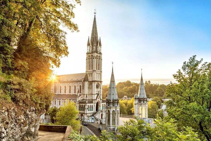 Guided Small Group Day Tour from Toulouse to Lourdes