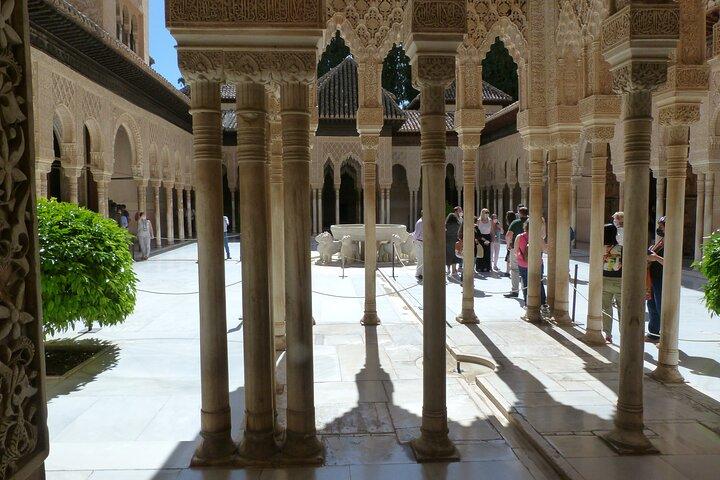 Discover Granada : Alhambra Tour or Free Time from Malaga