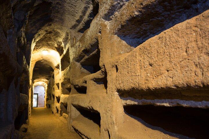 Mamertine Prison and Catacombs Tour with minivan & tour leader