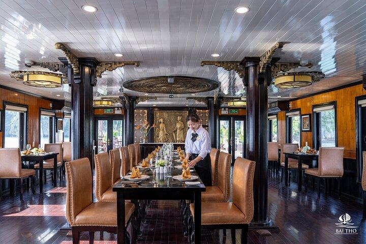 Hanoi: 2-Day Bai Tu Long Bay Escape aboard Treasure Junk Cruise