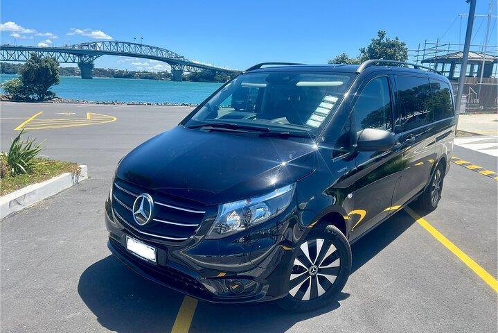Luxury Auckland Private Tour in Modern Black Mercedes Tourer