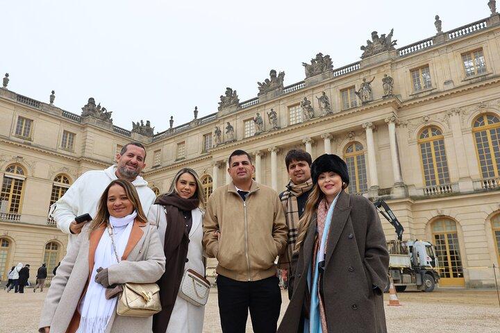 Paris-Versailles Roundtrip in a Van with tickets