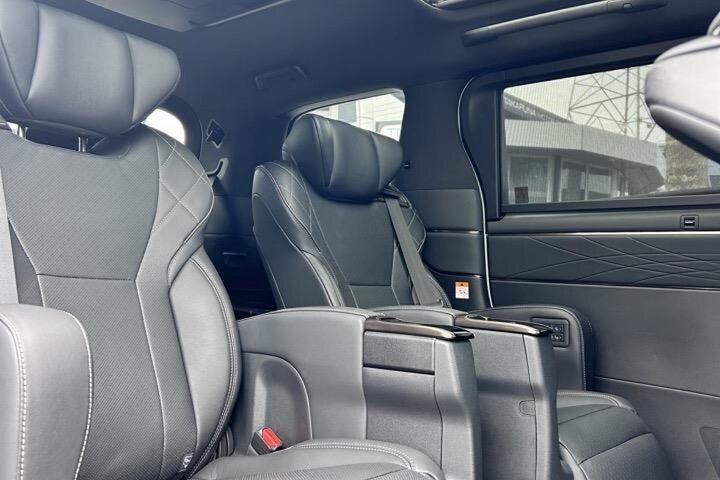 Auckland Airport/CBD Transfer 1-7 traveler (VIP/Luxury Vehicles)