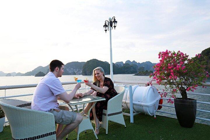 Hanoi: Ha Long & Lan Ha Bay 2-Day Velar Cruise with Balcony Cabin