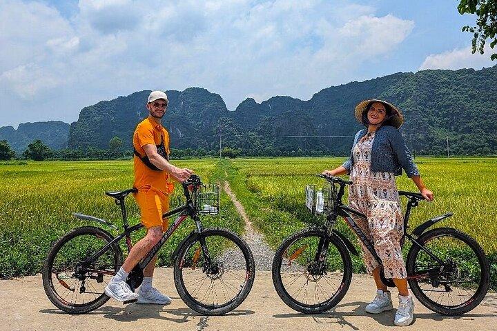 Luxury Private Tour From Hanoi: Trang An, Bich Dong & Mua Caves