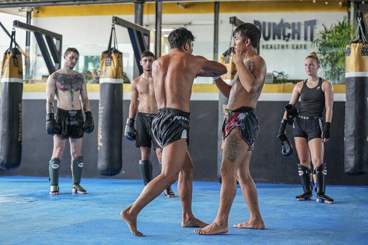 Training Beginner Muay Thai in Koh Samui with Pro Fighters