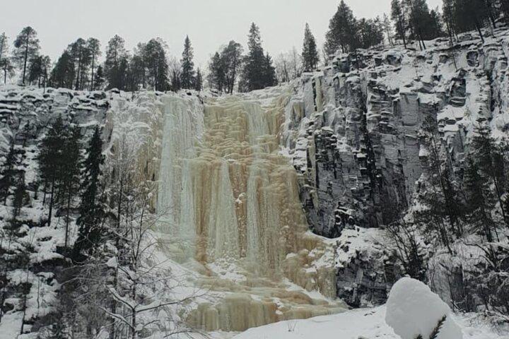 Rovaniemi: Korouoma Frozen Waterfalls Hike with Hot BBQ Lunch