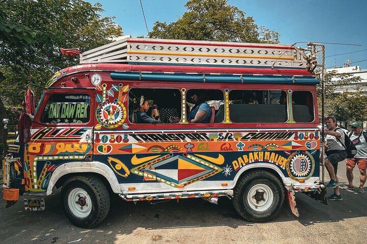 Dakar in 3h: Full tour by traditional fast coach