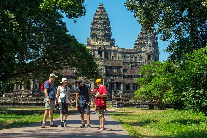 Siem Reap Angkor Wat Complex Tour by Private Tuk Tuk