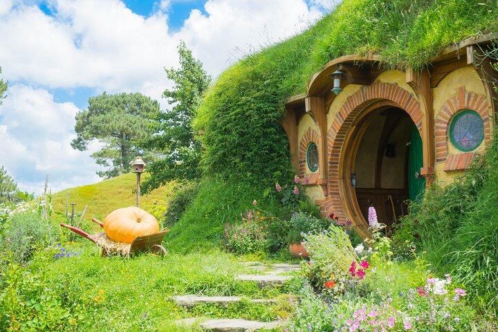 Hobbiton Movie Set Tour from Auckland – Private Ultra-Luxury