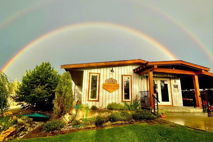 Okanagan Bee Tour and Lunch at Winery in Kelowna