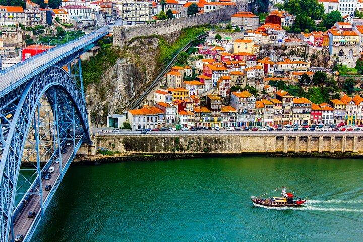 Porto and Aveiro Exclusive Tour from Lisbon