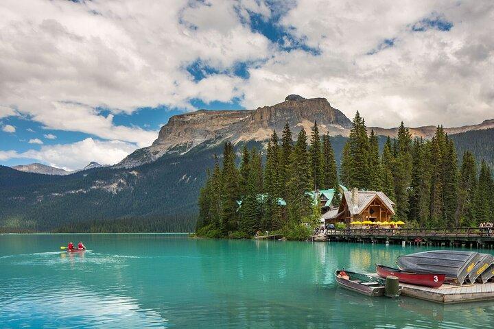 Banff Lake Louise Moraine & Emerald Lake Tour