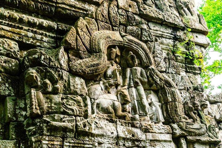 Private Angkor Temples Walking Tour With Guide