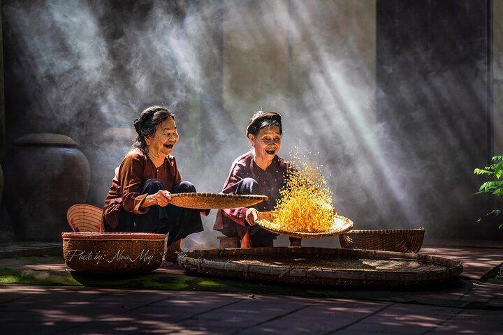 Hanoi: Duong Lam Ancient Village Highlights Discovery Jeep Tour